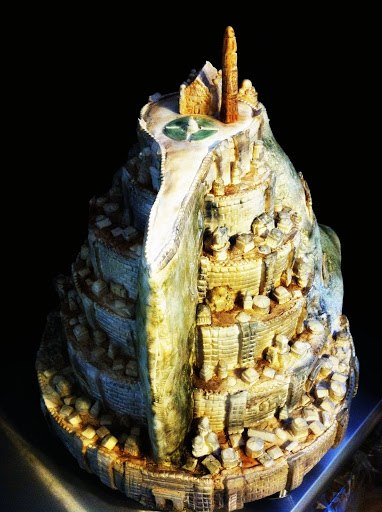 Illustration for article titled The sweetest model of Minas Tirith is made of cake and icing